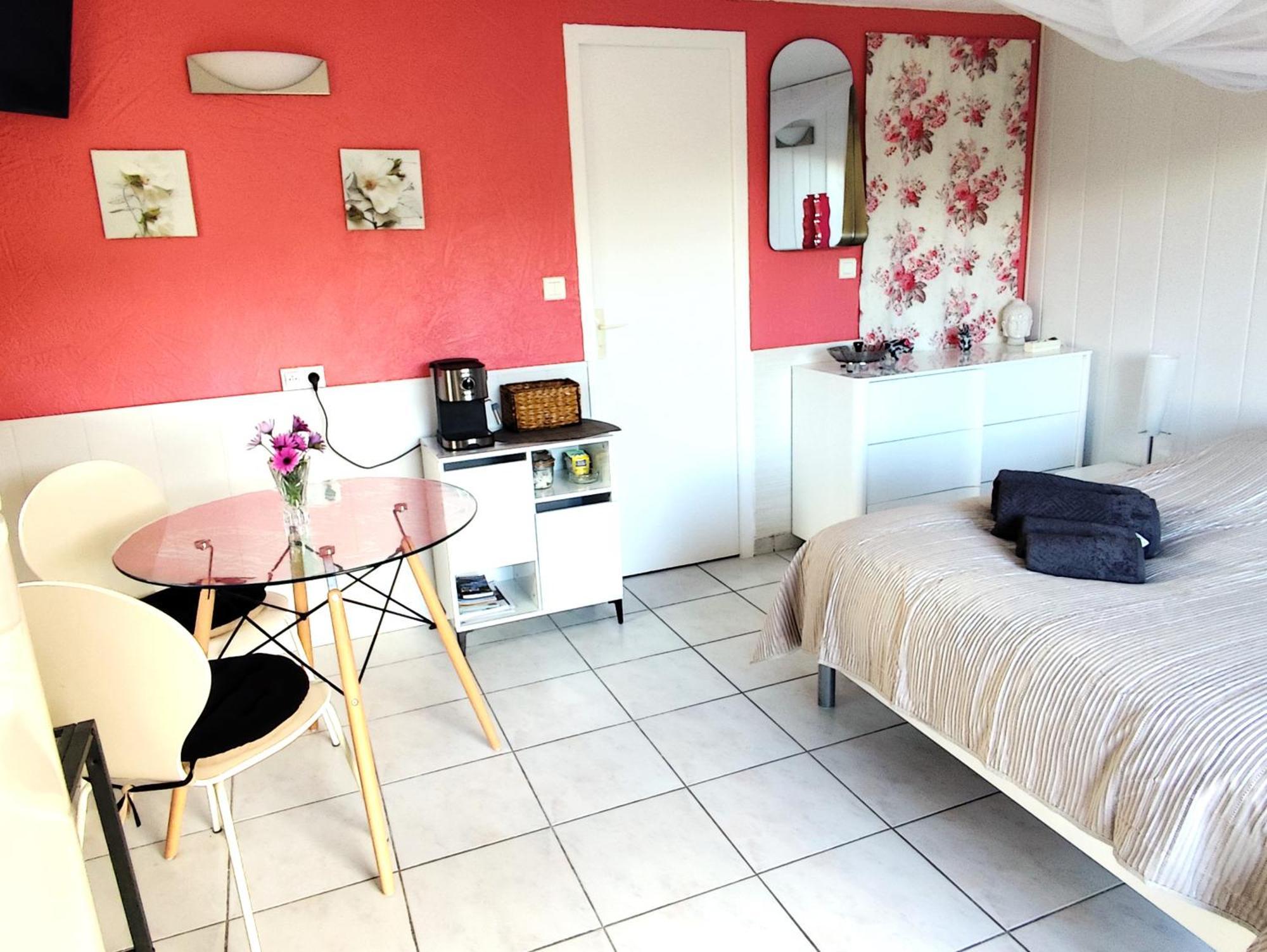 Studio Le Romantique A 20 Kms De Nice Bendejun Bagian luar foto